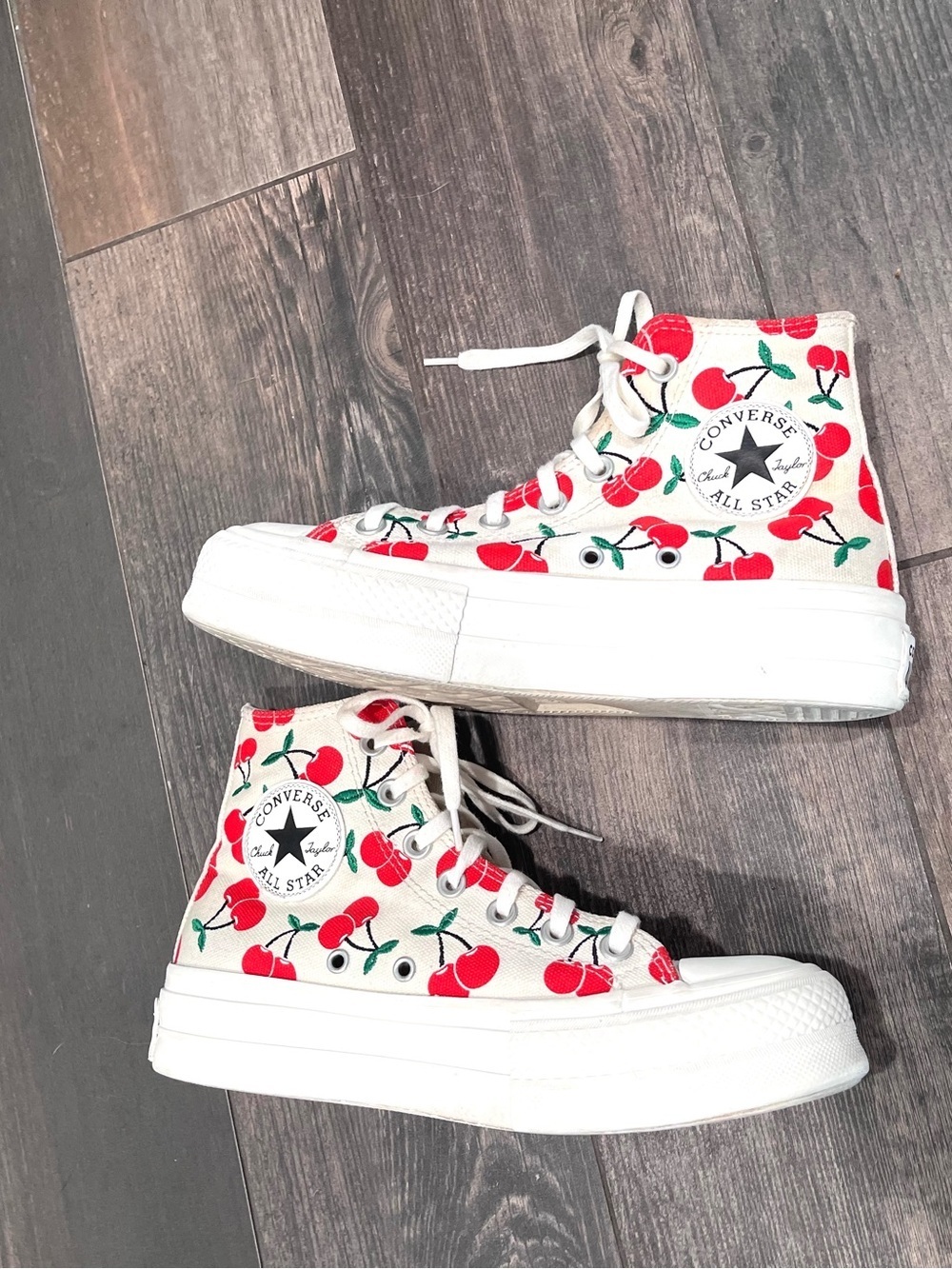 Converse Chuck Taylor All Star Lift Platform High Cherries Women size 7